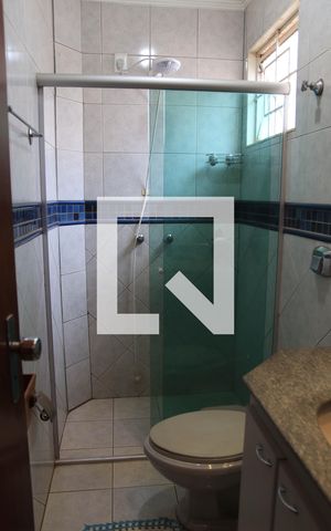 Casa à venda com 365m², 4 quartos e 6 vagasBanheiro da Suíte 2