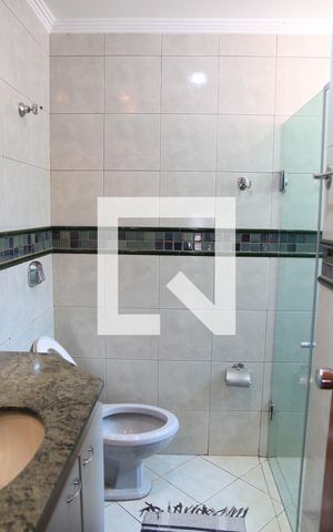 Casa à venda com 365m², 4 quartos e 6 vagasBanheiro da Suíte 4
