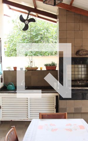 Casa à venda com 365m², 4 quartos e 6 vagasQuintal