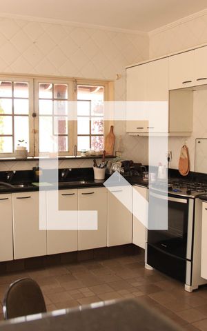 Casa à venda com 365m², 4 quartos e 6 vagasCozinha