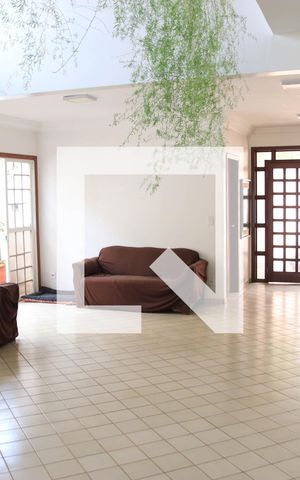 Casa à venda com 365m², 4 quartos e 6 vagasSala