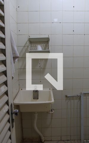 Casa à venda com 365m², 4 quartos e 6 vagasBanheiro 02