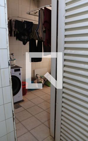 Casa à venda com 365m², 4 quartos e 6 vagasBanheiro 02
