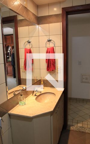 Casa à venda com 365m², 4 quartos e 6 vagasBanheiro 01