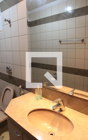 Casa à venda com 365m², 4 quartos e 6 vagasBanheiro 01