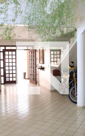 Casa à venda com 365m², 4 quartos e 6 vagasSala