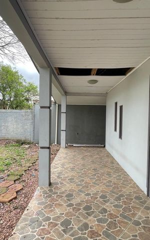 Casa à venda com 166m², 2 quartos e 2 vagas