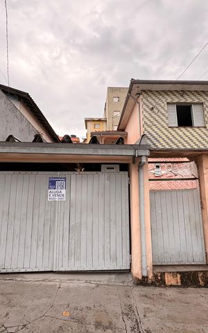 Casa para alugar com 107m², 2 quartos e 1 vaga Casa para alugar com 107m², 2 quartos e 1 vagaFachada