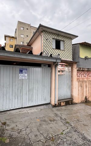Casa para alugar com 107m², 2 quartos e 1 vaga Casa para alugar com 107m², 2 quartos e 1 vagaFachada