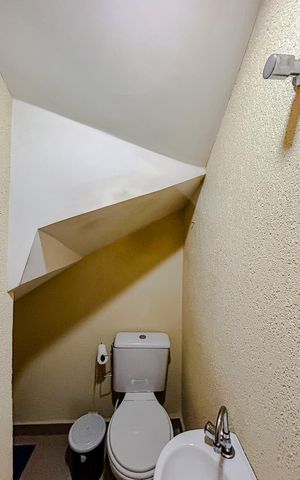 Casa para alugar com 70m², 2 quartos e 2 vagasLavabo