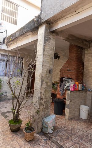 Casa à venda com 400m², 5 quartos e 1 vaga Casa à venda com 400m², 5 quartos e 1 vagaQuintal