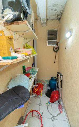 Casa à venda com 400m², 5 quartos e 1 vaga Casa à venda com 400m², 5 quartos e 1 vagaCorredor