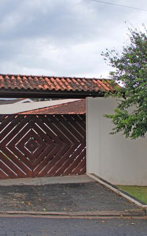 Casa à venda com 870m², 4 quartos e 3 vagasFachada