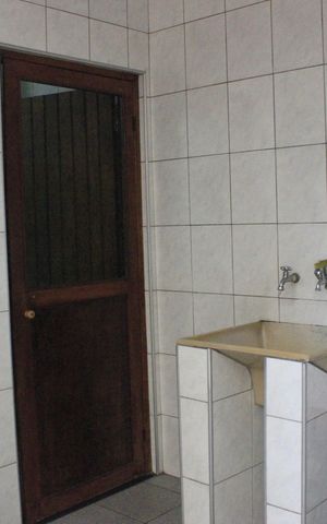 Casa à venda com 170m², 2 quartos e 2 vagasLavanderia