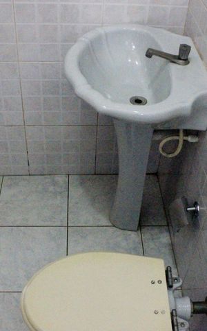 Casa à venda com 170m², 2 quartos e 2 vagasBanheiro da lavanderia
