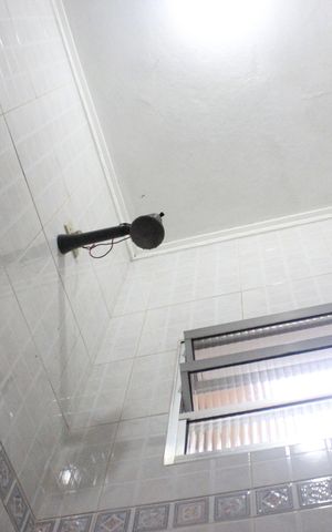 Casa à venda com 170m², 2 quartos e 2 vagasBanheiro da lavanderia