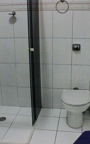 Casa à venda com 170m², 2 quartos e 2 vagasBanheiro 1