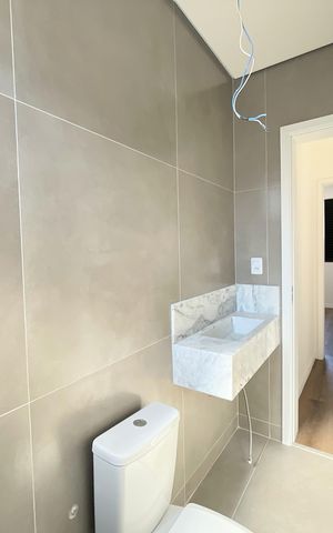 Casa à venda com 89m², 3 quartos e 2 vagas Casa à venda com 89m², 3 quartos e 2 vagasBanheiro