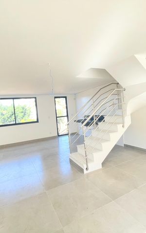 Casa à venda com 89m², 3 quartos e 2 vagas Casa à venda com 89m², 3 quartos e 2 vagasSala