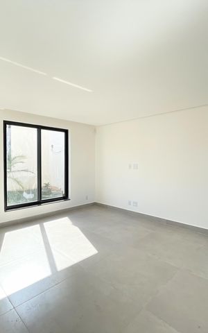 Casa à venda com 90m², 3 quartos e 2 vagas Casa à venda com 90m², 3 quartos e 2 vagasSala