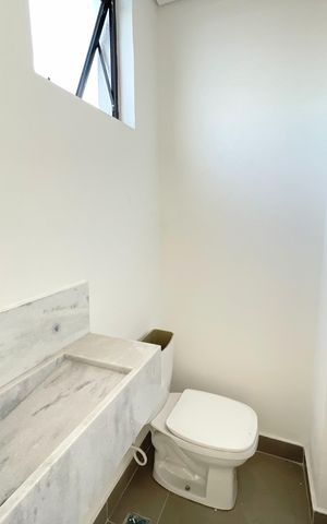 Casa à venda com 90m², 3 quartos e 2 vagas Casa à venda com 90m², 3 quartos e 2 vagasBanheiro 1