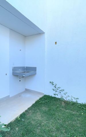 Casa à venda com 90m², 3 quartos e 2 vagas Casa à venda com 90m², 3 quartos e 2 vagasÁrea externa
