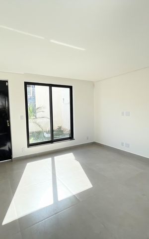 Casa à venda com 90m², 3 quartos e 2 vagas Casa à venda com 90m², 3 quartos e 2 vagasSala