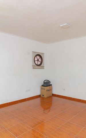 Casa à venda com 220m², 4 quartos e 2 vagas Casa à venda com 220m², 4 quartos e 2 vagasQuarto 1