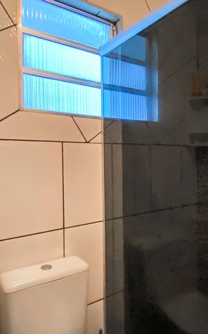 Casa para alugar com 64m², 2 quartos e 1 vaga Casa para alugar com 64m², 2 quartos e 1 vagaBanheiro
