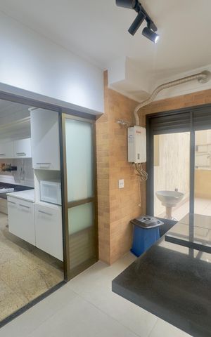 Apartamento à venda com 140m², 3 quartos e 3 vagas Apartamento à venda com 140m², 3 quartos e 3 vagasÁrea de Serviço
