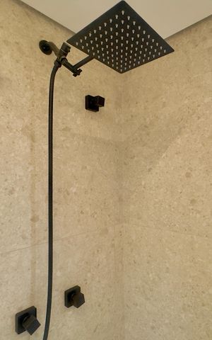 Apartamento à venda com 140m², 3 quartos e 3 vagas Apartamento à venda com 140m², 3 quartos e 3 vagasBanheiro da Suíte 2
