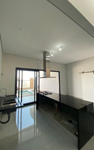 Casa à venda com 176m², 3 quartos e 4 vagas