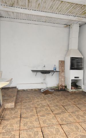 Casa à venda com 111m², 3 quartos e 1 vagaÁrea de serviço