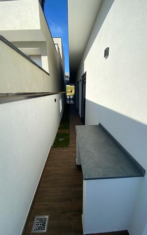 Casa à venda com 175m², 3 quartos e 4 vagas