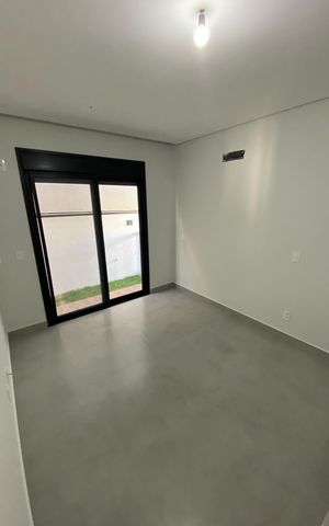 Casa à venda com 175m², 3 quartos e 4 vagas
