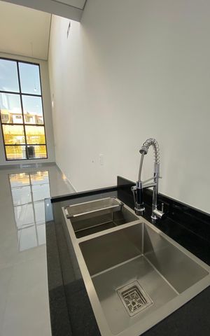Casa à venda com 175m², 3 quartos e 4 vagas