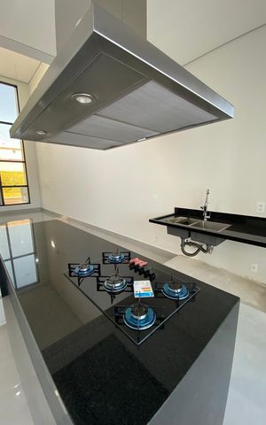 Casa à venda com 175m², 3 quartos e 4 vagas
