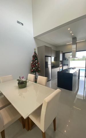 Casa à venda com 175m², 3 quartos e 4 vagas