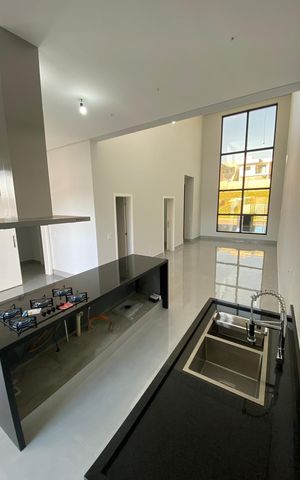 Casa à venda com 175m², 3 quartos e 4 vagas