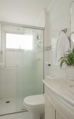 Apartamento à venda com 128m², 4 quartos e 2 vagas Apartamento à venda com 128m², 4 quartos e 2 vagasBanheiro da Suíte 2