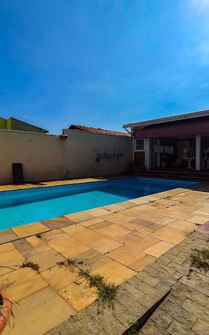 Casa à venda com 444m², 5 quartos e 5 vagas