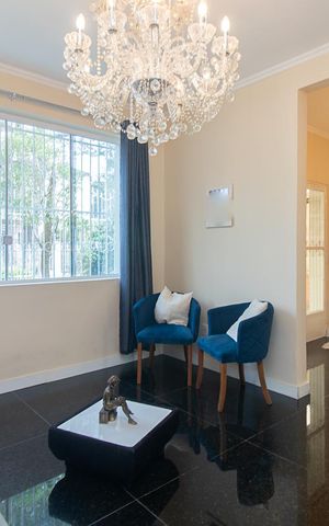 Casa à venda com 240m², 4 quartos e 2 vagasSala