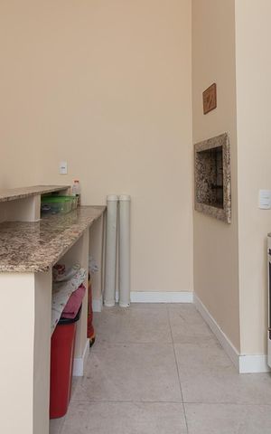 Casa à venda com 240m², 4 quartos e 2 vagasChurrasqueira