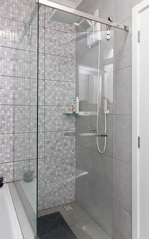 Casa à venda com 240m², 4 quartos e 2 vagasBanheiro Social