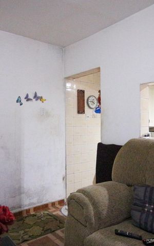 Casa à venda com 250m², 4 quartos e 3 vagas Casa à venda com 250m², 4 quartos e 3 vagasSala
