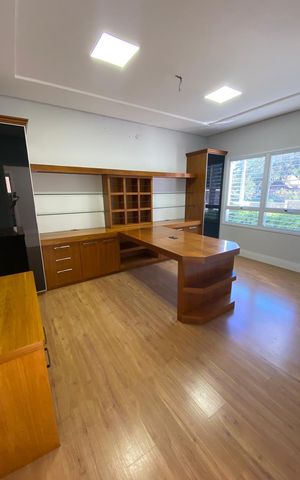 Casa à venda com 515m², 4 quartos e 6 vagas