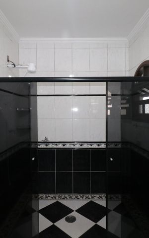 Casa para alugar com 180m², 2 quartos e 2 vagas Casa para alugar com 180m², 2 quartos e 2 vagasBanheiro