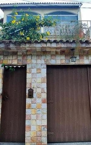 Casa para alugar com 208m², 3 quartos e 1 vaga Casa para alugar com 208m², 3 quartos e 1 vagaFachada