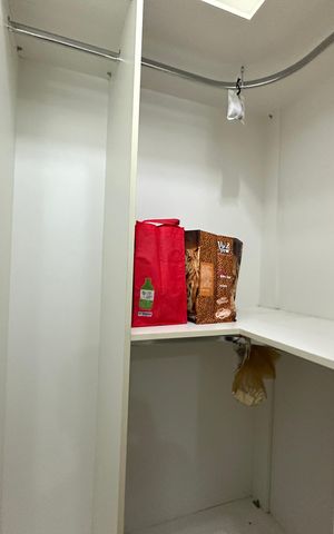 Apartamento para alugar com 60m², 2 quartos e 1 vaga Apartamento para alugar com 60m², 2 quartos e 1 vagaCloset da suíte