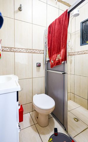 Casa à venda com 195m², 3 quartos e 2 vagas Casa à venda com 195m², 3 quartos e 2 vagasBanheiro da Suíte